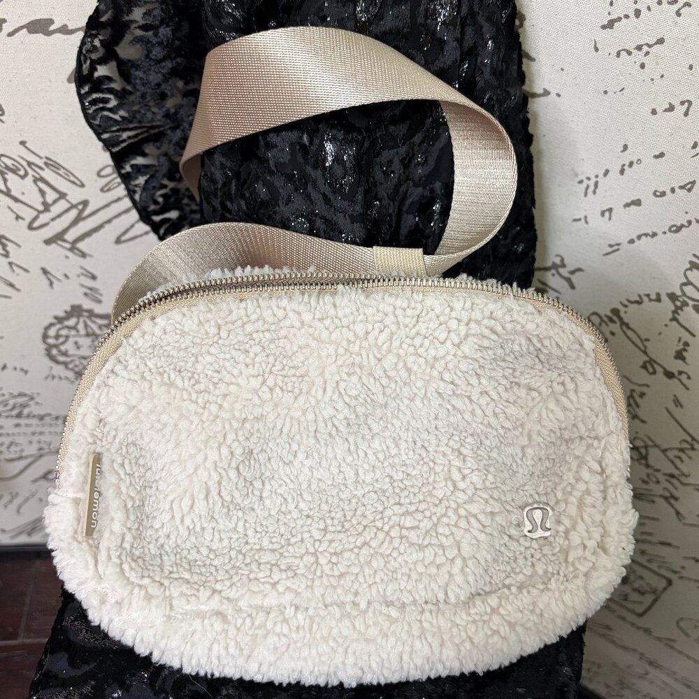 Lululemon Everywhere Belt Bag Fleece 1L - Ivory / Gold - GENTLY USED